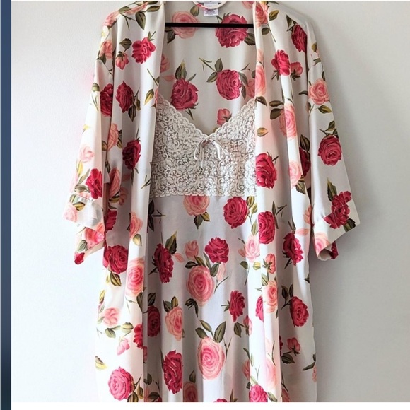 VINTAGE Vanity Fair Nightgown Set - Picture 2 of 7